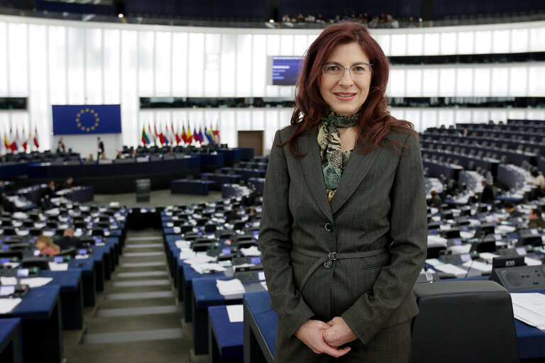 Foto 5: Romana JORDAN in Plenary during session week 11 2014 in Strasbourg