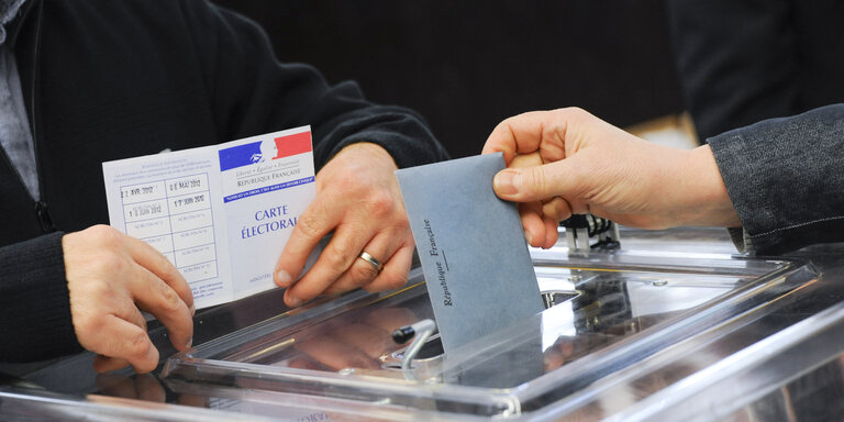 Foto 17: Municipal elections 2014 in Strasbourg. Polling station