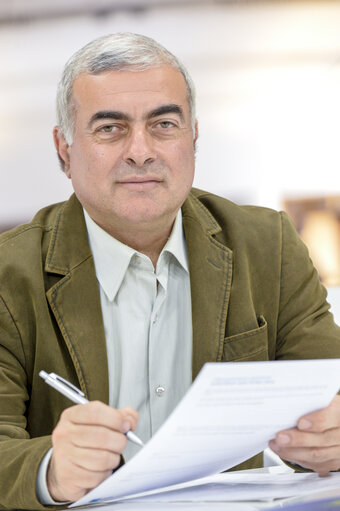 Fotografi 8: MEP Nikos CHRYSOGELOS at the European Parliament in Brussels