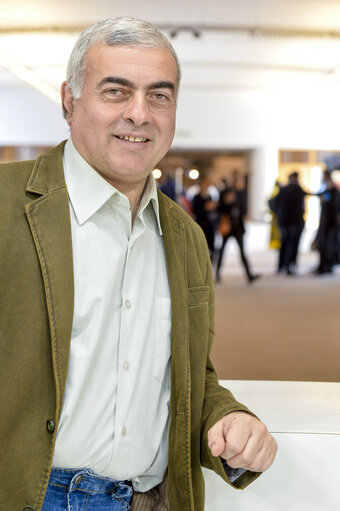 Fotografi 10: MEP Nikos CHRYSOGELOS at the European Parliament in Brussels