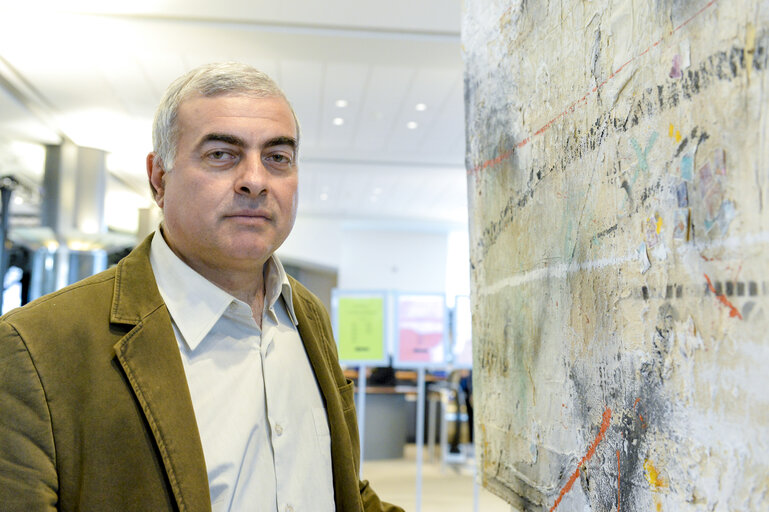 Fotografi 2: MEP Nikos CHRYSOGELOS at the European Parliament in Brussels