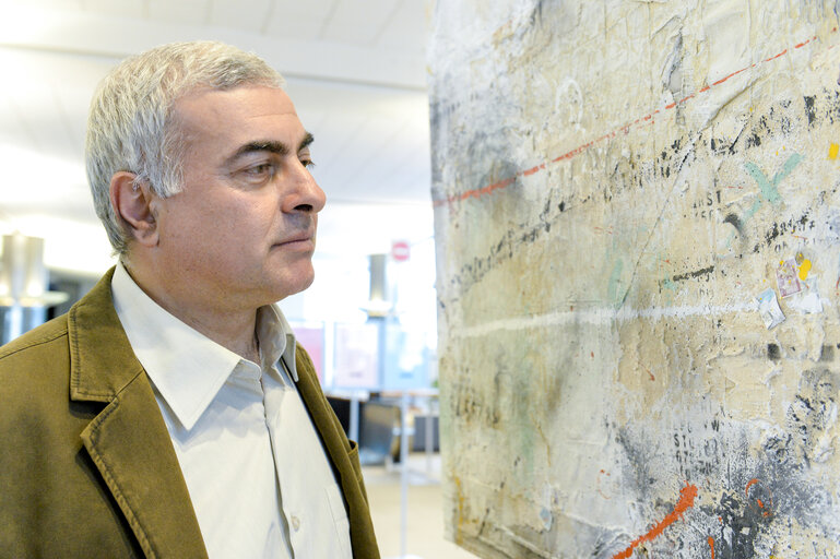 Fotografi 1: MEP Nikos CHRYSOGELOS at the European Parliament in Brussels