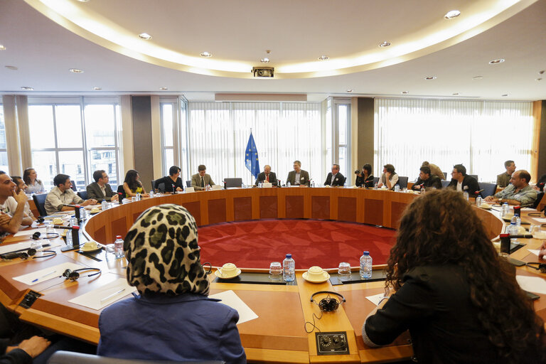 Foto 4: Martin SCHULZ - EP President with Students from Avi Primor