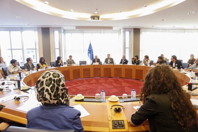 Foto 3: Martin SCHULZ - EP President with Students from Avi Primor