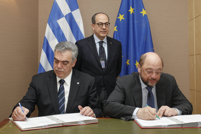 Fotografija 3: LEX Signing including Tobacco Directive