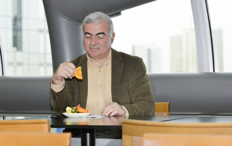 Fotogrāfija 14: MEP Nikos CHRYSOGELOS at the European Parliament in Brussels