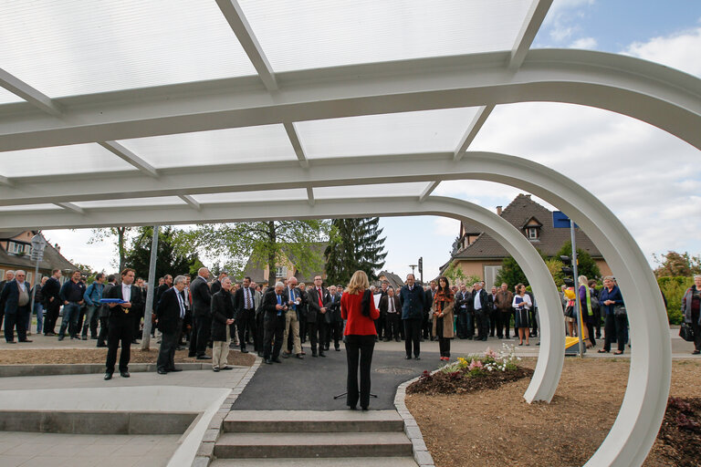 Photo 2 : official opening of the pier of the European Parliament