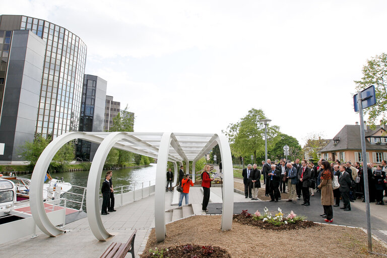 Photo 4 : official opening of the pier of the European Parliament