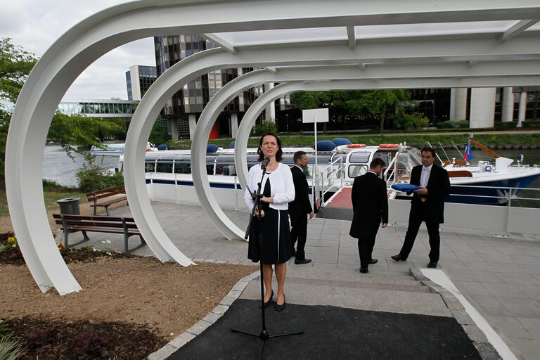 Photo 5 : official opening of the pier of the European Parliament