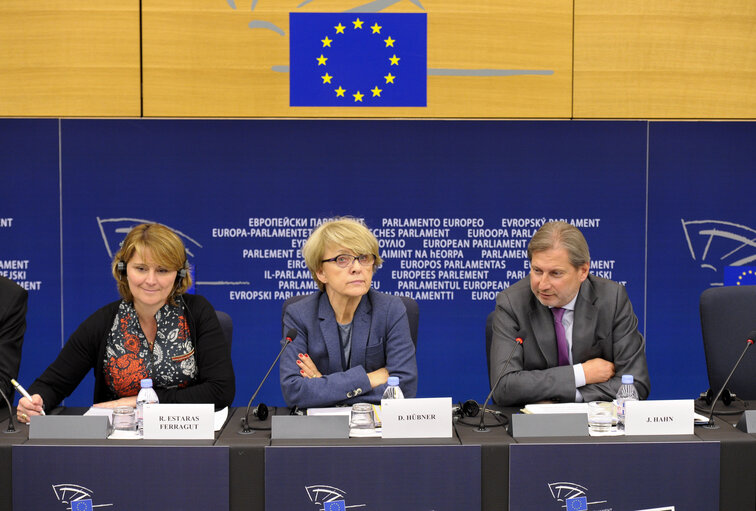 Fotó 12: Press Conference with regional Development Committee Chair Danuta HUBNER, commissioner for regional Policy Johannes HAHN and rapporter Rosa ESTARAS FERRAGUT