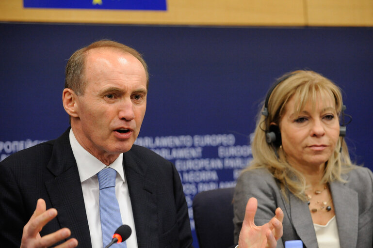 Photo 13 : Press Conference with MEP Othmar KARAS and Anni PODIMATA