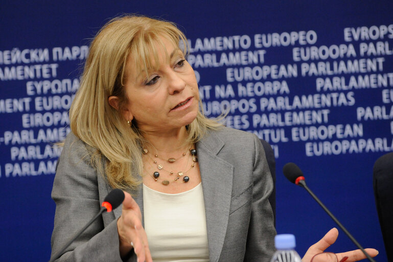 Photo 8 : Press Conference with MEP Othmar KARAS and Anni PODIMATA