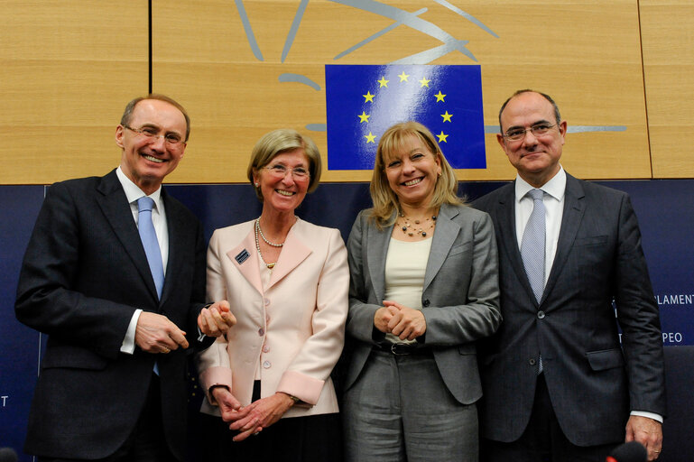 Photo 4 : Press Conference with MEP Othmar KARAS and Anni PODIMATA