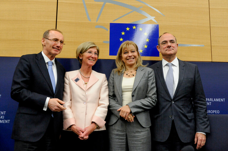 Photo 5 : Press Conference with MEP Othmar KARAS and Anni PODIMATA