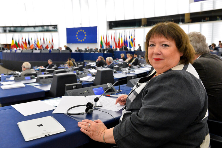 Foto 4: Dagmar ROTH-BEHRENDT in Plenary session week 16 2014 in Strasbourg