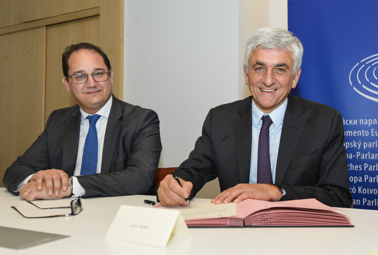 Signature of a convention between European Parliament and Normandy Region