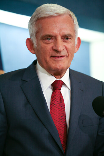 Zdjęcie 11: Jerzy Buzek, EP President, holds a news conference at the National Press Club during his official visit to Washington