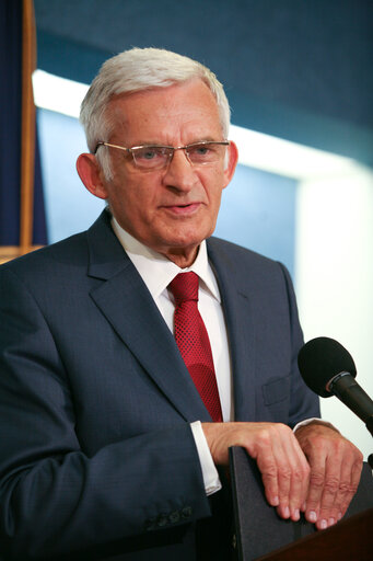 Zdjęcie 10: Jerzy Buzek, EP President, holds a news conference at the National Press Club during his official visit to Washington