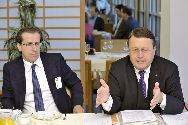 Foto 5: Press Breakfast Meeting organised by Paul RUBIG MEP with Novartis