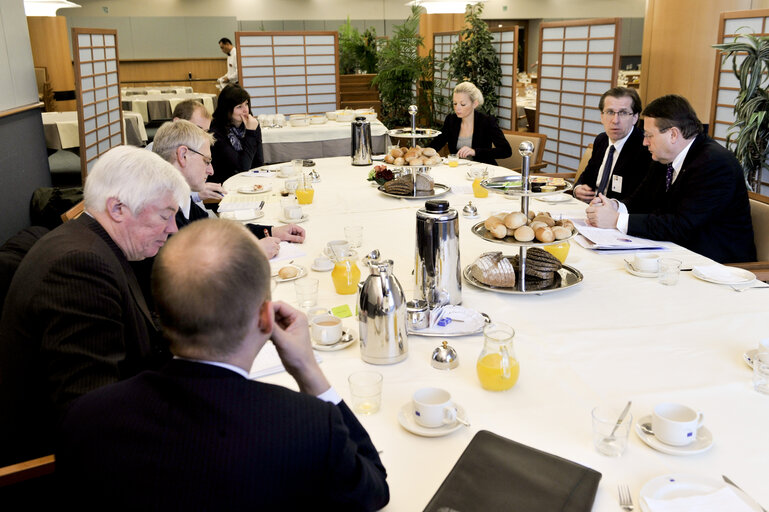 Suriet 2: Press Breakfast Meeting organised by Paul RUBIG MEP with Novartis