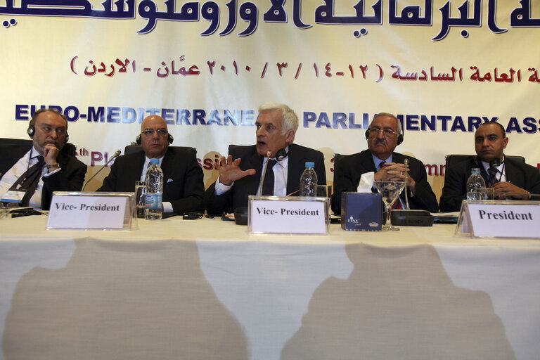 Fotografi 6: President Jerzi Buzek attends the closing meeting of the EMPA plenary session, on March 14, 2010 in Amman, Jordan (Salah Malkawi/ SIPA)