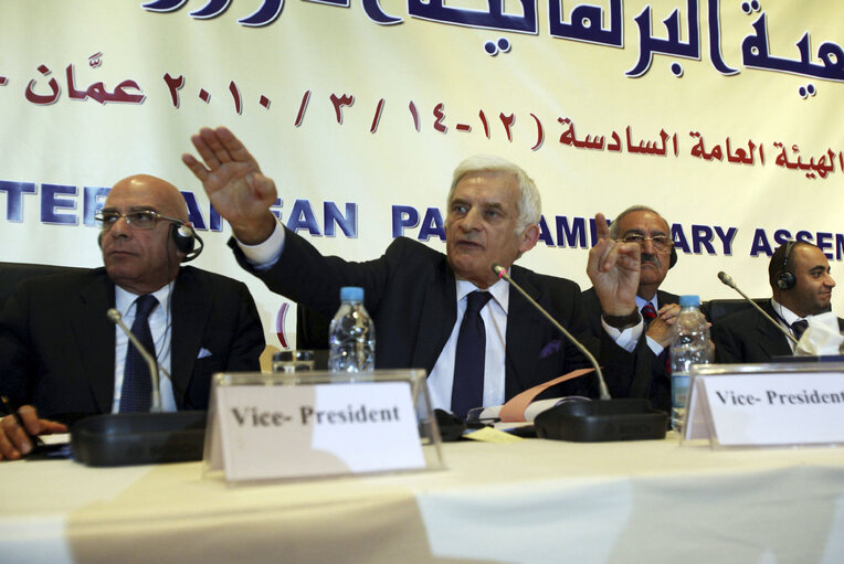 Fotografi 9: President Jerzi Buzek attends the closing meeting of the EMPA plenary session, on March 14, 2010 in Amman, Jordan (Salah Malkawi/ SIPA)