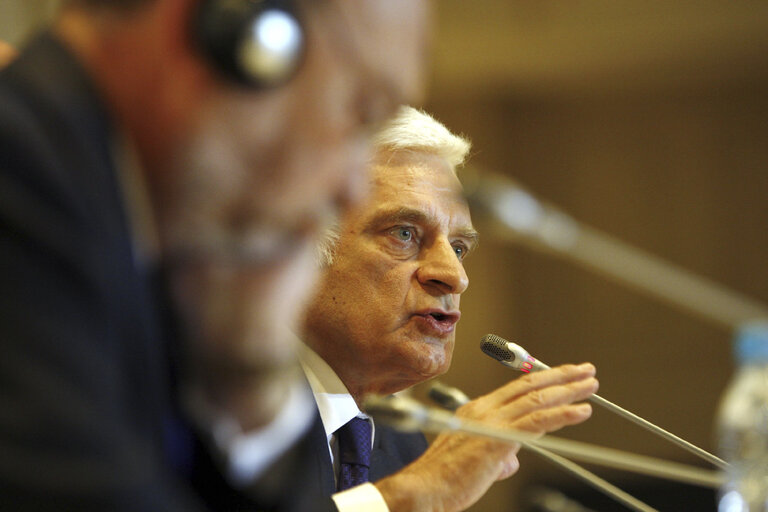 Fotografi 17: President Jerzi Buzek attends the closing meeting of the EMPA plenary session, on March 14, 2010 in Amman, Jordan (Salah Malkawi/ SIPA)