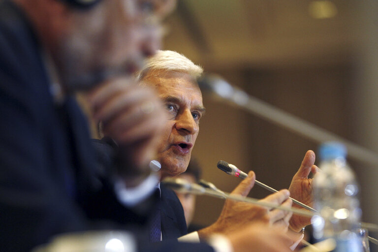 Fotografi 3: President Jerzi Buzek attends the closing meeting of the EMPA plenary session, on March 14, 2010 in Amman, Jordan (Salah Malkawi/ SIPA)