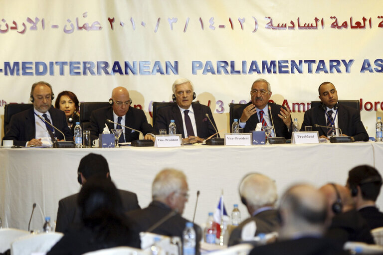 Fotografi 7: President Jerzi Buzek attends the closing meeting of the EMPA plenary session, on March 14, 2010 in Amman, Jordan (Salah Malkawi/ SIPA)