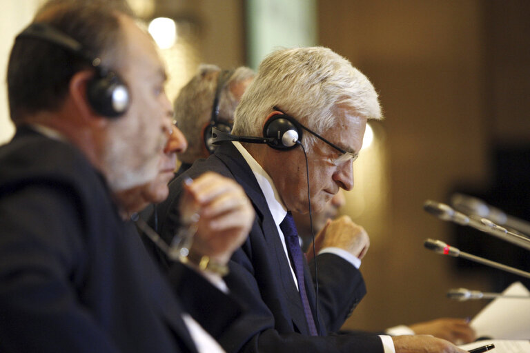 Fotografi 4: President Jerzi Buzek attends the closing meeting of the EMPA plenary session, on March 14, 2010 in Amman, Jordan (Salah Malkawi/ SIPA)