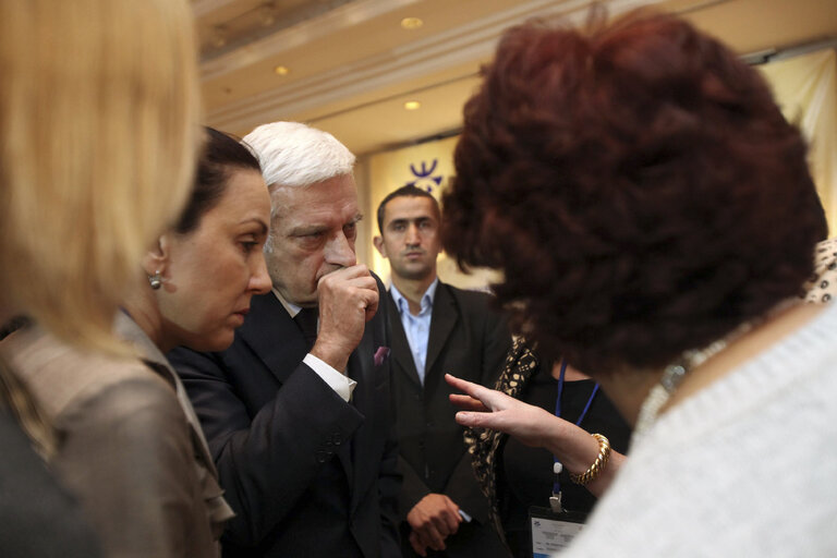 Fotografi 29: President Jerzi Buzek discusses with delegations at the closing meeting of the EMPA plenary session, on March 14, 2010 in Amman, Jordan (Salah Malkawi/ SIPA)