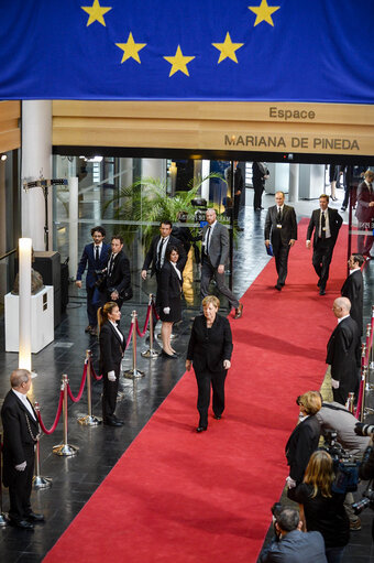 Nuotrauka 1: European Ceremony of Honour for Dr. Helmut KOHL - Arrival of Angela MERKEL, German Federal Chancellor