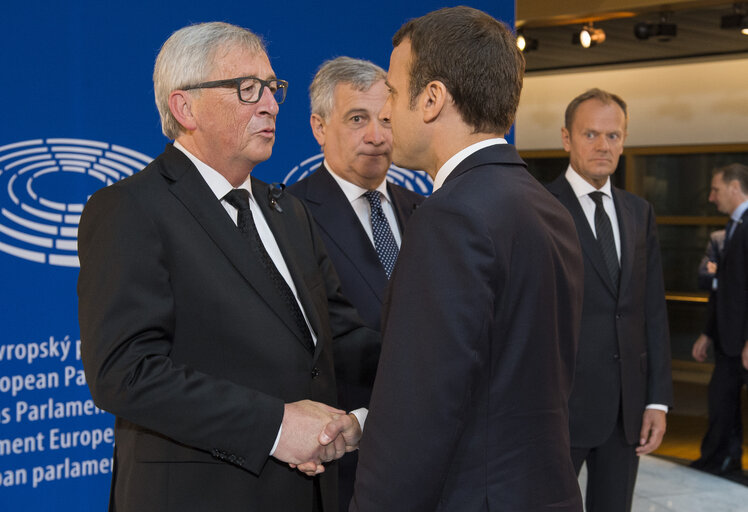 Fotagrafa 23: European Ceremony of Honour for Dr. Helmut KOHL - Jean-Claude JUNCKER, President of the EC, Antonio TAJANI, EP President, Emmanuel MACRON, President of the French Republic, and Donald	TUSK, President of the European Council (from left to right)