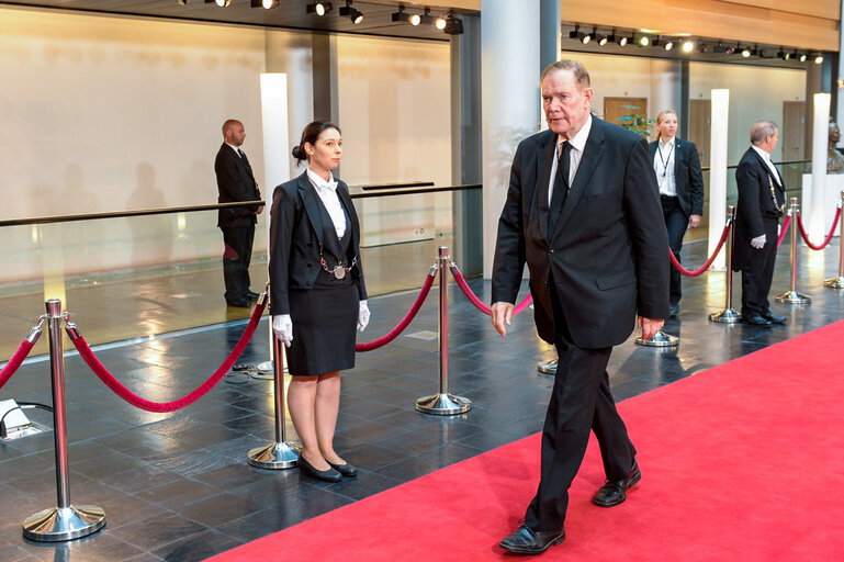 European Ceremony of Honour for Dr. Helmut KOHL - Arrival of Paavo LIPPONEN, former Finnish Prime Minister