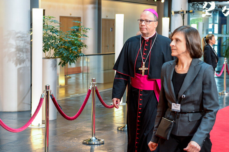 Suriet 31: European Ceremony of Honour for Dr. Helmut KOHL, Former Chancellor of the Federal Republic of Germany and Honorary Citizen of Europe (1930 - 2017) at the European Parliament in Strasbourg- Guests arrival