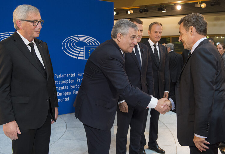 Fotagrafa 24: European Ceremony of Honour for Dr. Helmut KOHL - Jean-Claude JUNCKER, President of the EC, Antonio TAJANI, EP President, Emmanuel MACRON, President of the French Republic, Donald	TUSK, President of the European Council, and Nicolas SARKOZY, former President of the French Republic (from left to right)