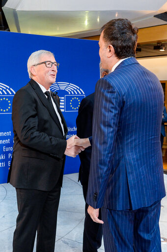 Suriet 15: European Ceremony of Honour for Dr. Helmut KOHL -  Jean-Claude JUNCKER, President of the EC, on the left