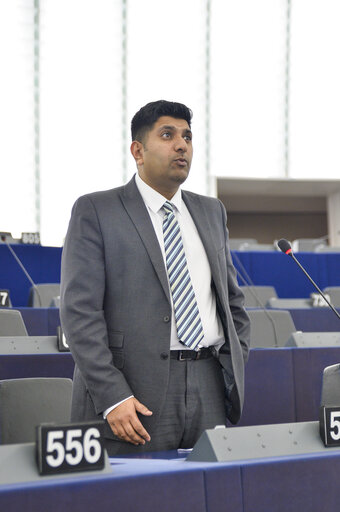 Foto 1: Wajid KHAN in plenary session week 46 2017 in Strasbourg