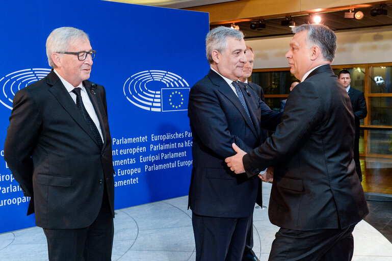 Suriet 9: European Ceremony of Honour for Dr. Helmut KOHL - Jean-Claude JUNCKER, President of the EC, Antonio TAJANI, EP President, and Donald TUSK, President of the European Council (from left to right), welcoming Viktor ORBÁN, Hungarian Prime Minister