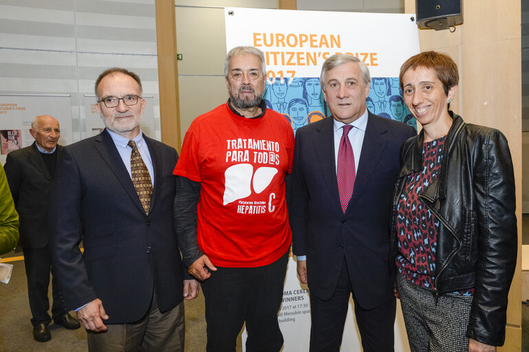 Zdjęcie 11: Antonio TAJANI - EP President Family photo with 50 laureates of the European Citizen's Prize