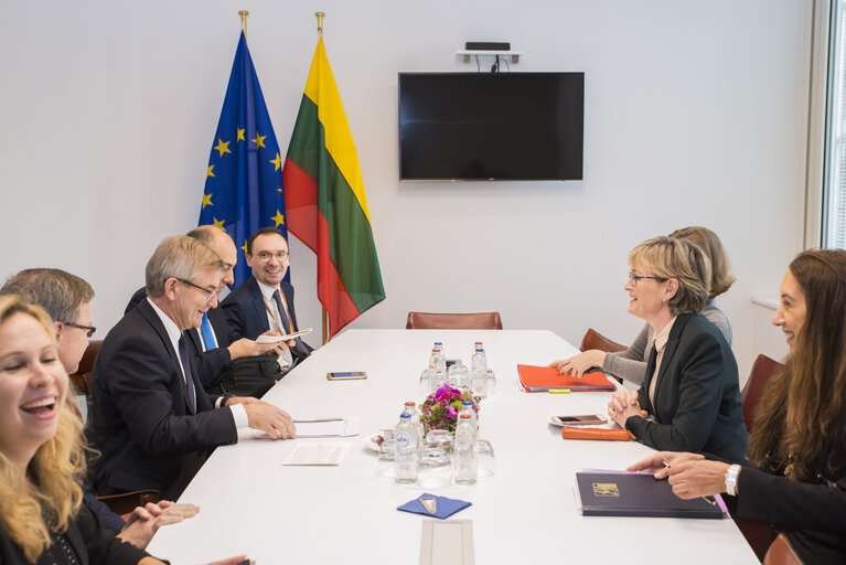 Fotografia 1: Mairead McGUINNESS - EP Vice-President  meets with Viktoras PRANCKIETIS - Speaker of Seimas of the Republic of Lithuania