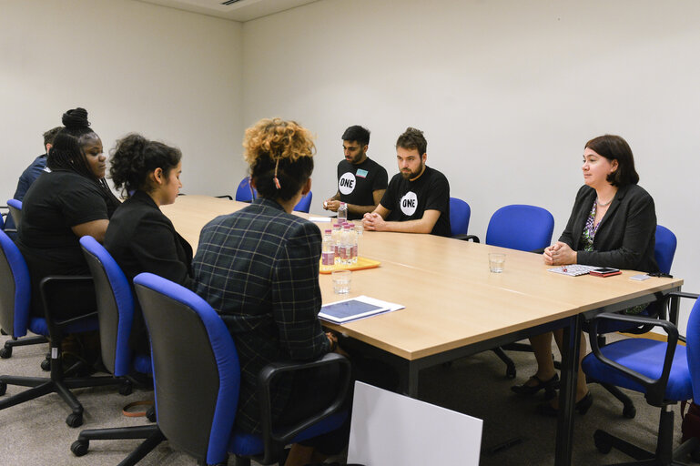 Fotografia 12: Alex MAYER meets with campaigners form ONE.