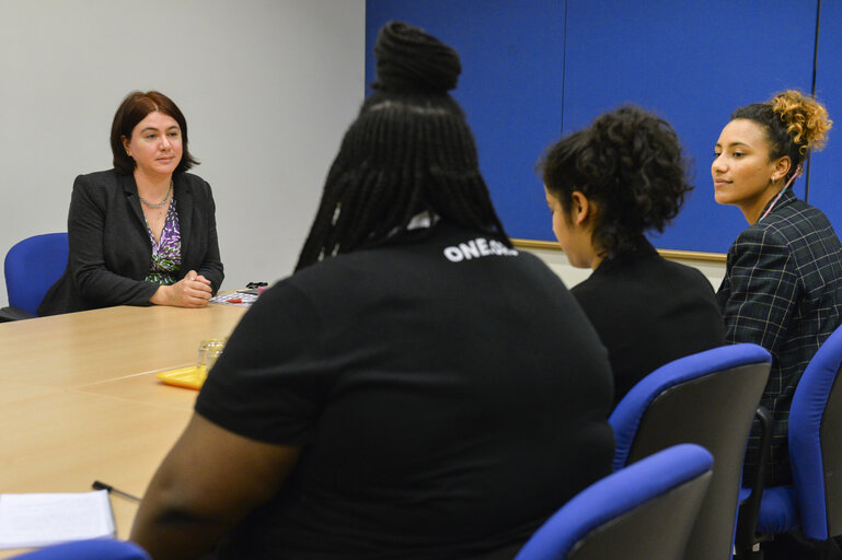 Fotografia 11: Alex MAYER meets with campaigners form ONE.