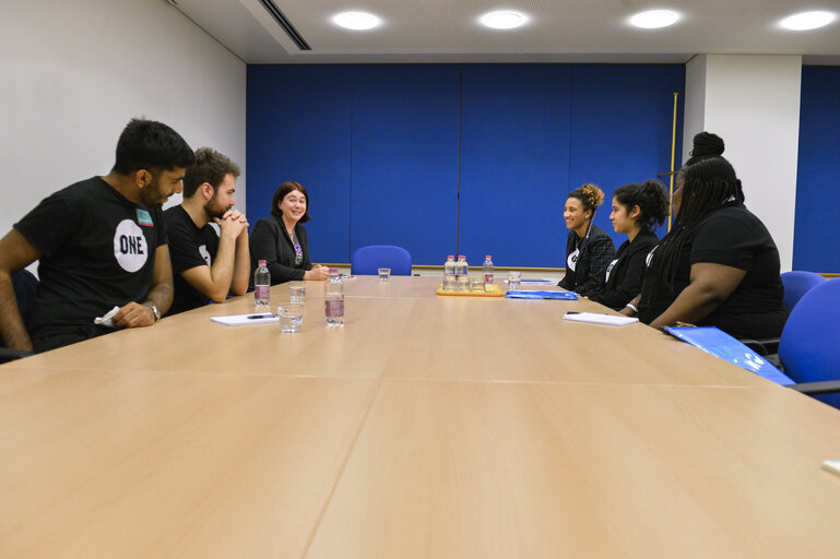 Fotografia 9: Alex MAYER meets with campaigners form ONE.