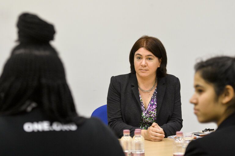 Fotografia 3: Alex MAYER meets with campaigners form ONE.