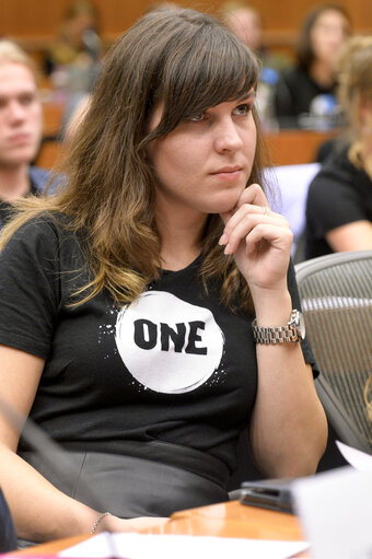 Fotografia 17: 3 EU40 MEPs meet with 100 young activists of the NGO ONE (created by Bono).