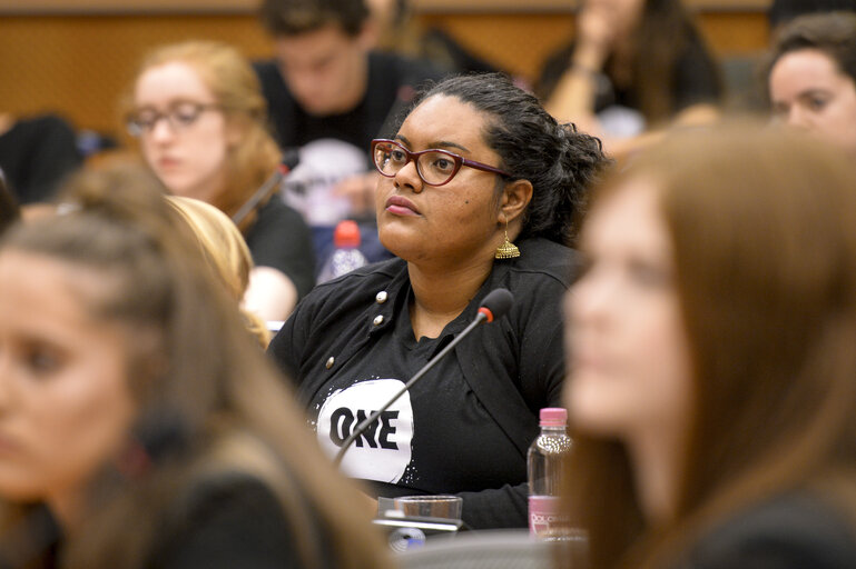 Fotografia 13: 3 EU40 MEPs meet with 100 young activists of the NGO ONE (created by Bono).