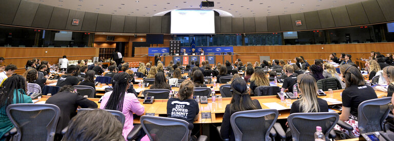 Fotografia 6: 3 EU40 MEPs meet with 100 young activists of the NGO ONE (created by Bono).