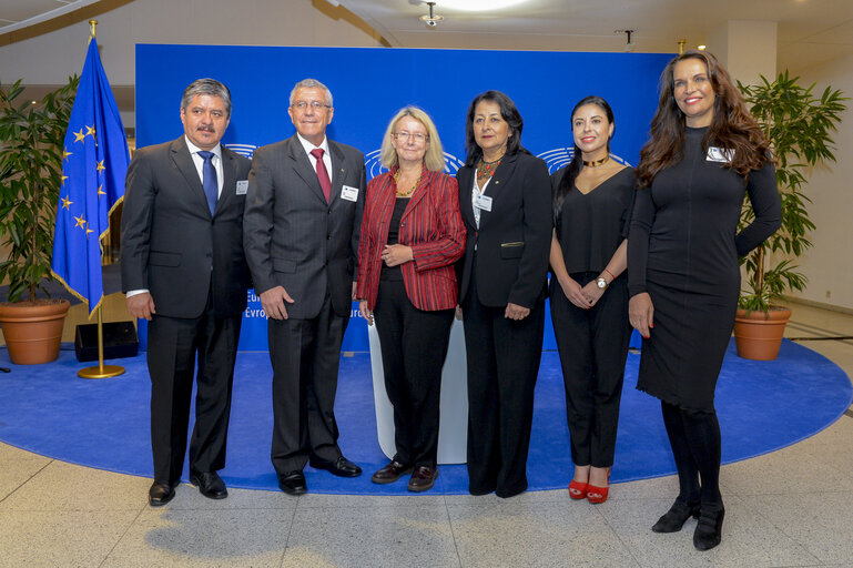 Fotografija 2: Euro-Latin American Parliamentary Assembly - Visit of the Andean Parlement and the National Assembly of Ecuador - Meeting with EP Vice-President Evelyne GEBHARDT