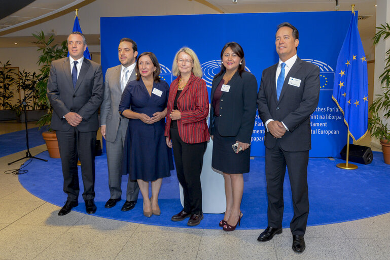 Fotografija 1: Euro-Latin American Parliamentary Assembly - Visit of the Andean Parlement and the National Assembly of Ecuador - Meeting with EP Vice-President Evelyne GEBHARDT